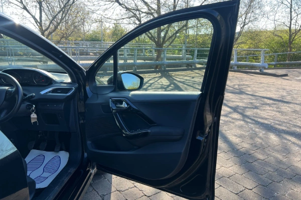 Peugeot 208444
